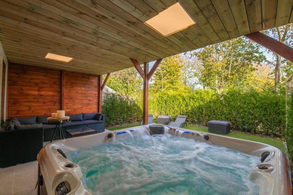 Wellness Studio Tiel Met Sauna En Jacuzzi ภายนอก รูปภาพ