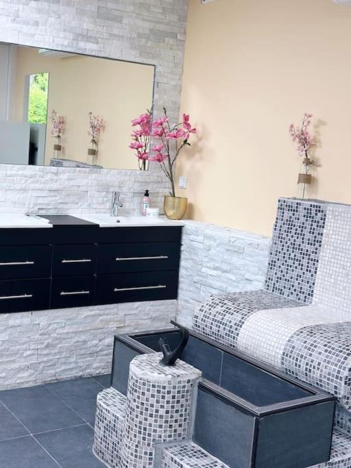 Wellness Studio Tiel Met Sauna En Jacuzzi ภายนอก รูปภาพ